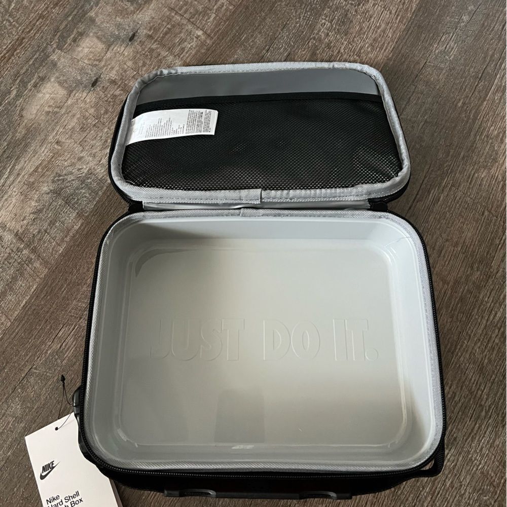 Nike Hard Shell Lunchbox‎ - Picture 7 of 9